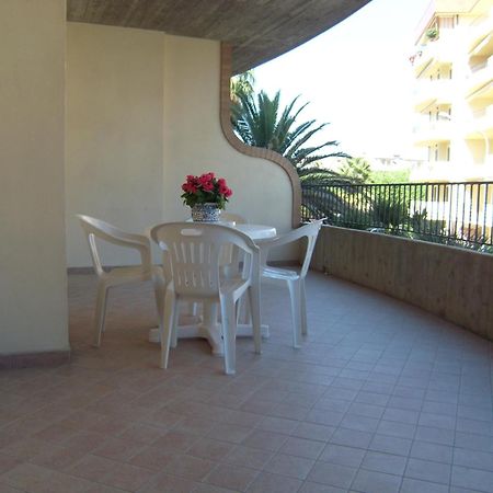 Residence Torre Del Mar Alba Adriatica Kamer foto
