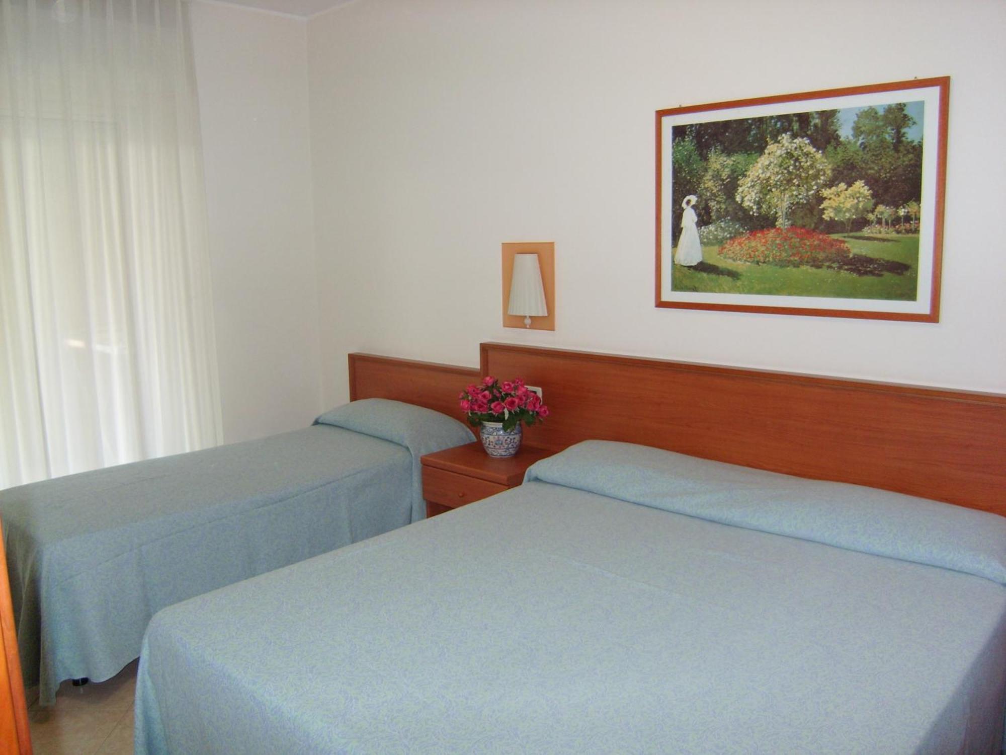 Residence Torre Del Mar Alba Adriatica Kamer foto