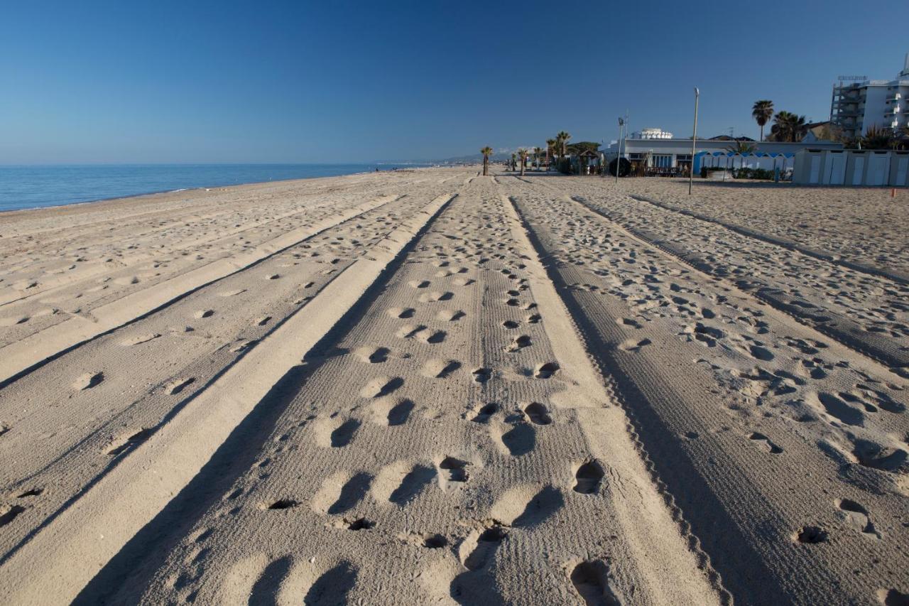 Residence Torre Del Mar Alba Adriatica Buitenkant foto